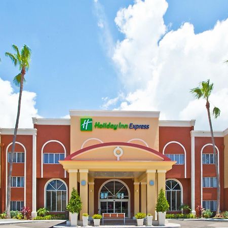 Holiday Inn Express Hotel Clearwater East - Icot Center By Ihg Pinellas Park Exterior foto