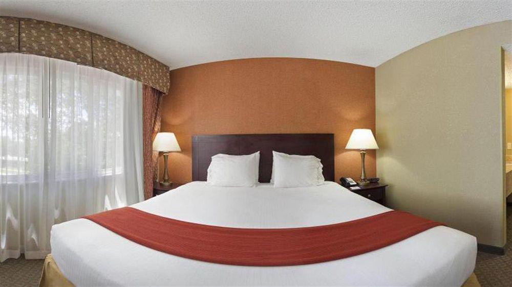 Holiday Inn Express Hotel Clearwater East - Icot Center By Ihg Pinellas Park Exterior foto