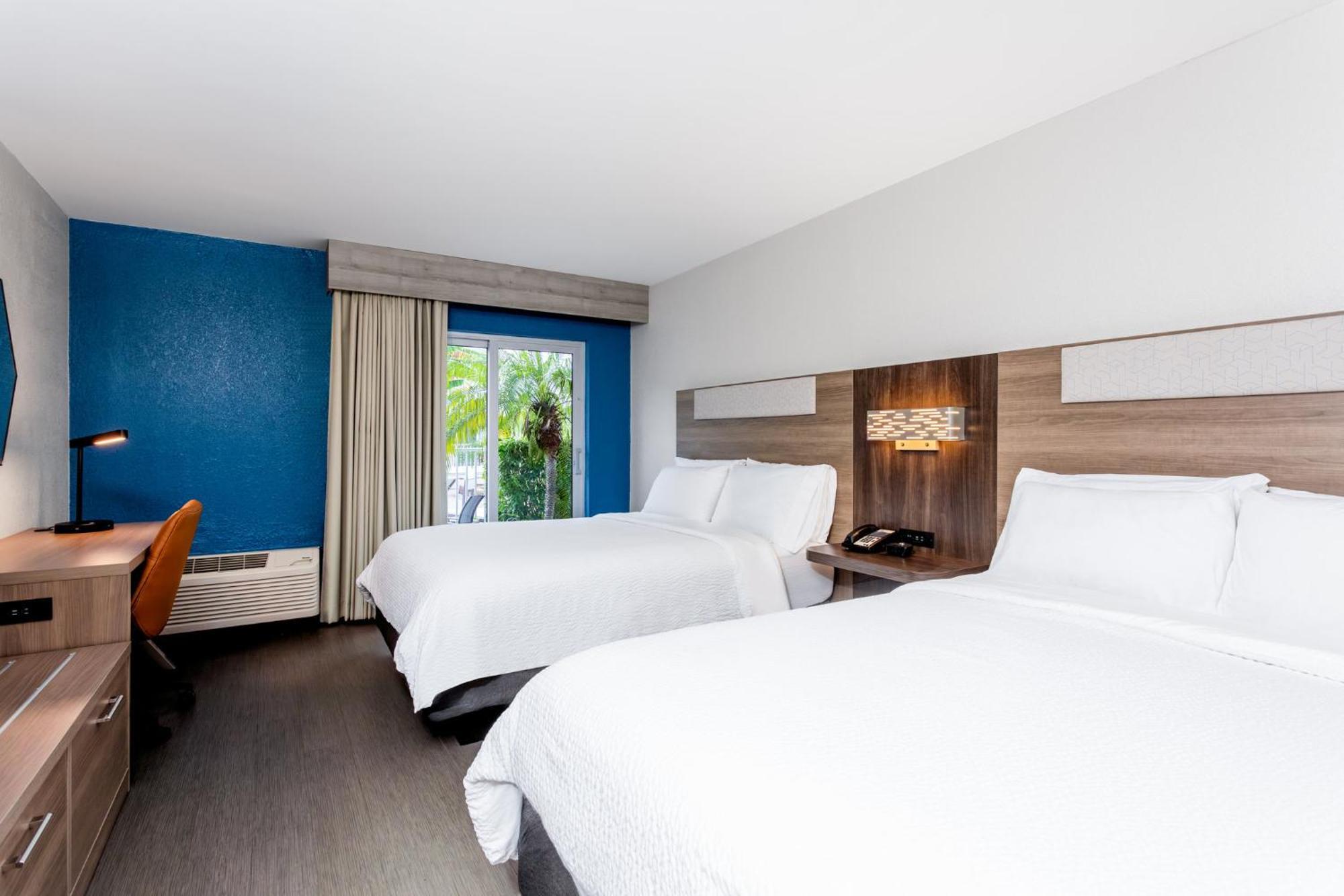 Holiday Inn Express Hotel Clearwater East - Icot Center By Ihg Pinellas Park Exterior foto