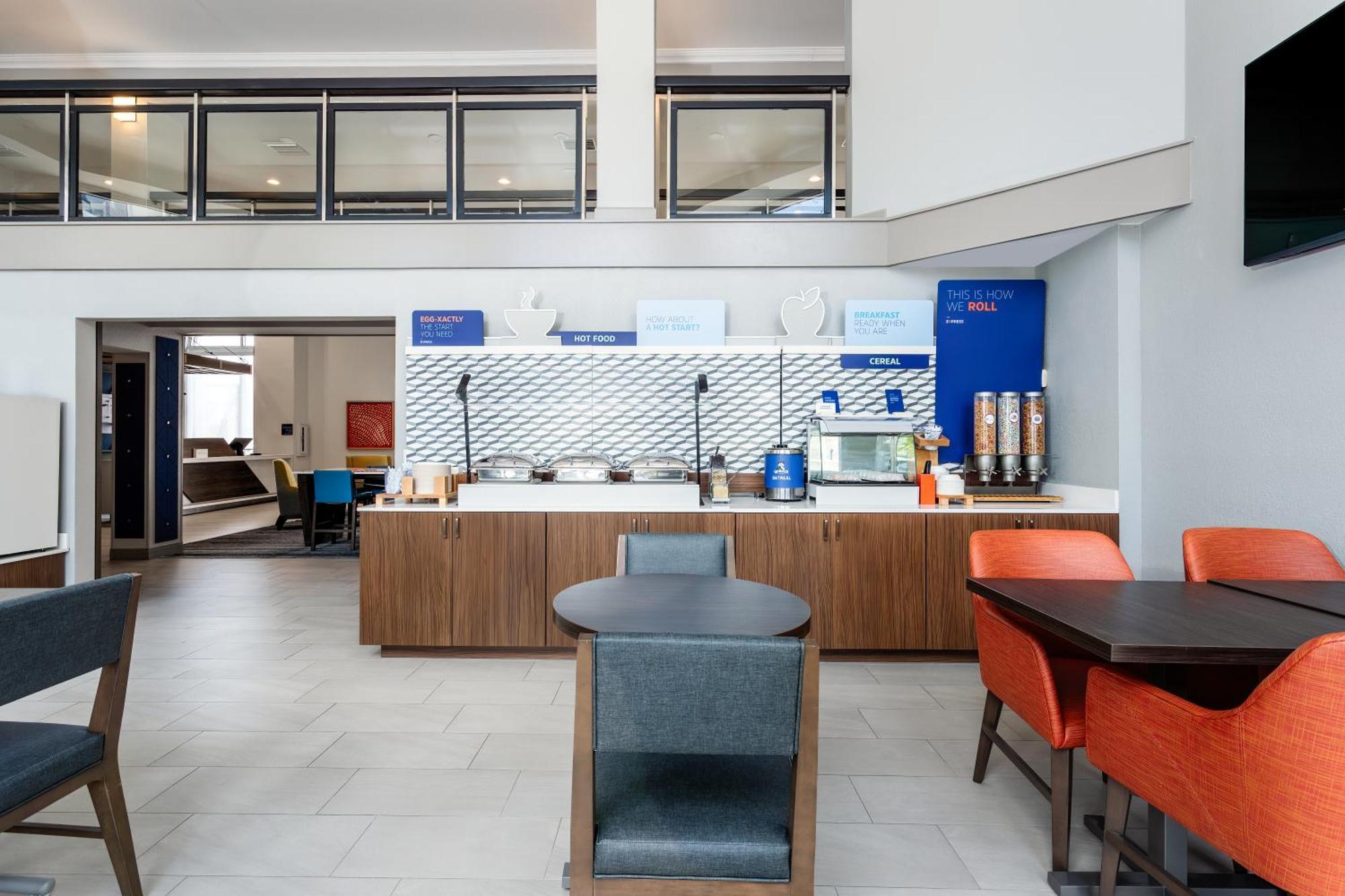 Holiday Inn Express Hotel Clearwater East - Icot Center By Ihg Pinellas Park Exterior foto