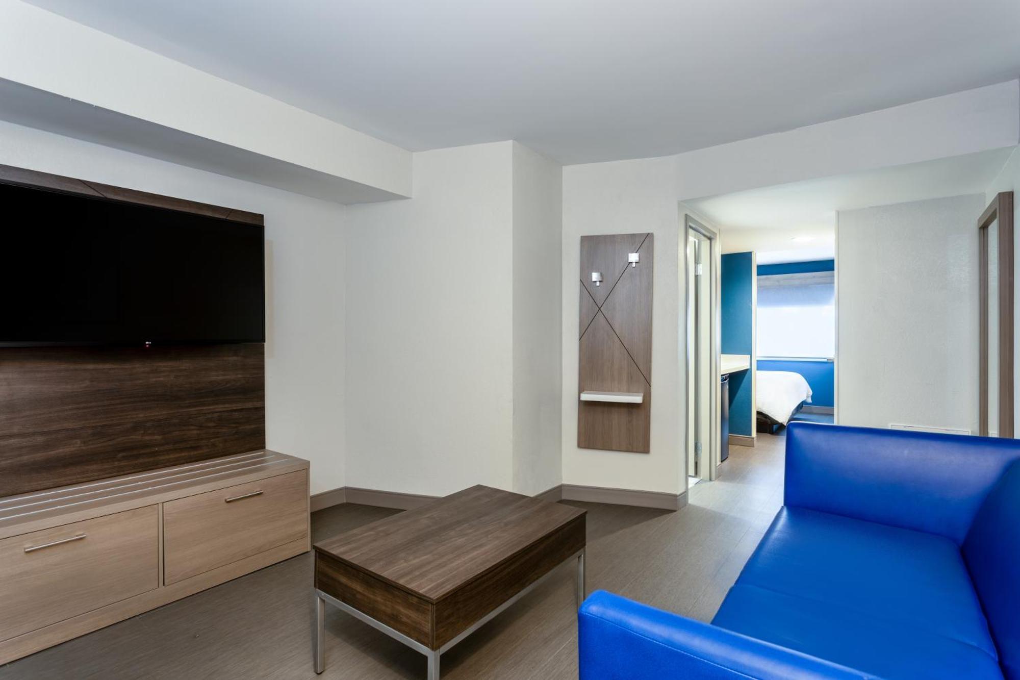 Holiday Inn Express Hotel Clearwater East - Icot Center By Ihg Pinellas Park Exterior foto