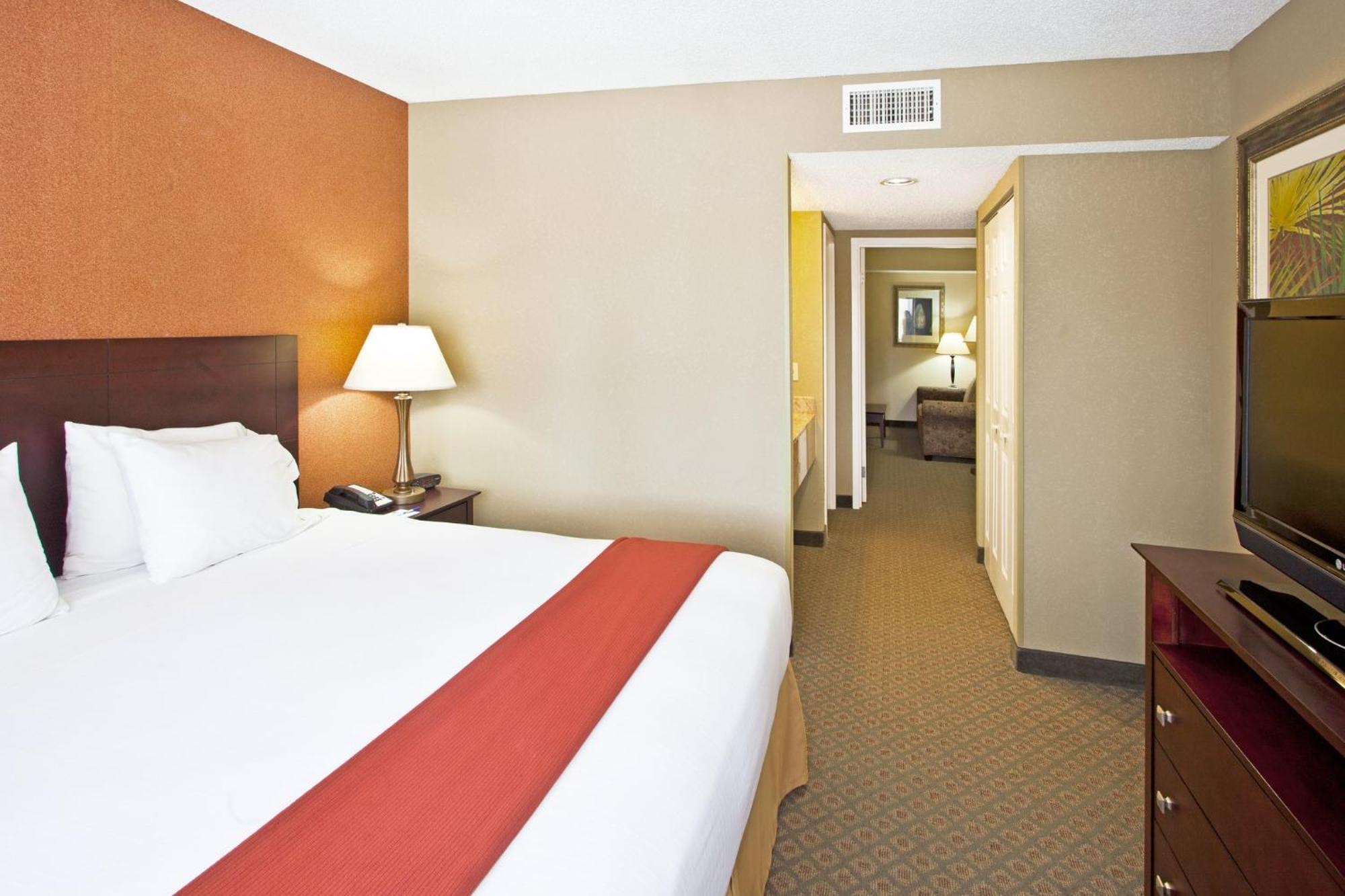 Holiday Inn Express Hotel Clearwater East - Icot Center By Ihg Pinellas Park Exterior foto